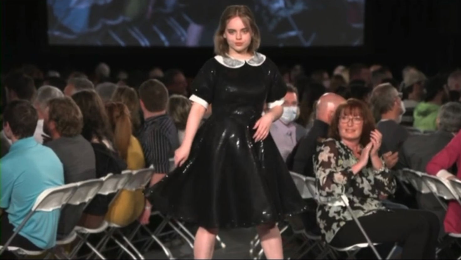 Runway final — look 17