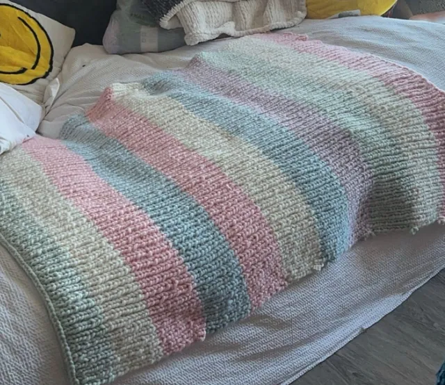 Chunky striped knit blanket in pastels